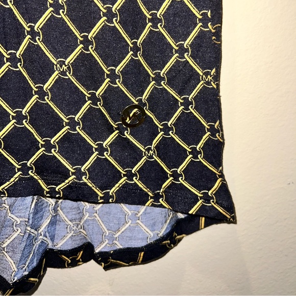 ✨Michael Kors | Black and Gold Patterned Short Sleeved Tee - Picture 3 of 3